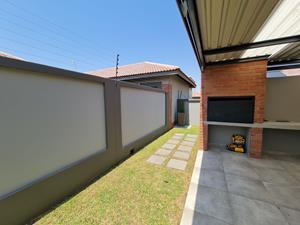 3 Bedroom Property for Sale in Langenhovenpark Free State